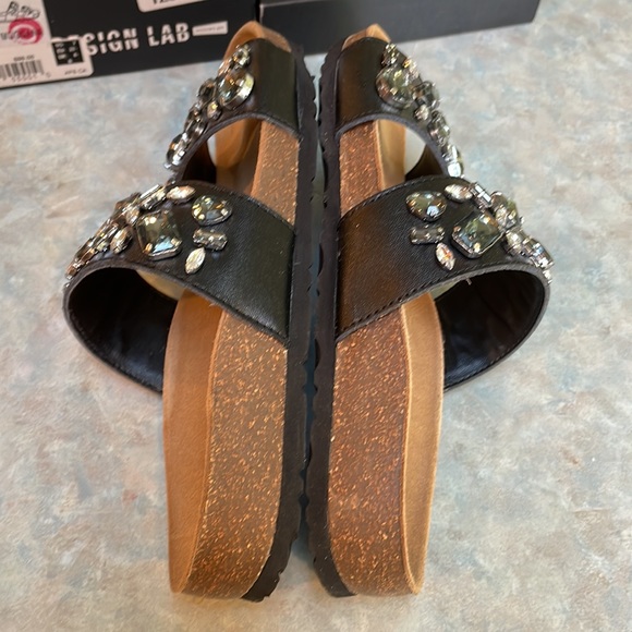 Design Lab black slides ( sz 7.5) - Picture 2 of 9